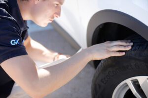 En que se diferencia Checkar de NeedCarHelp